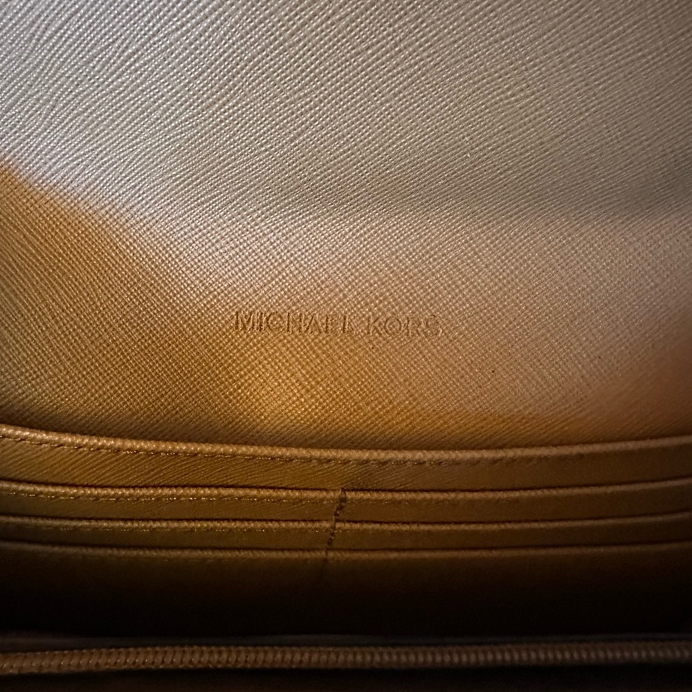 Michael Kors Fulton Carryall Wallet - Picture 4 of 11